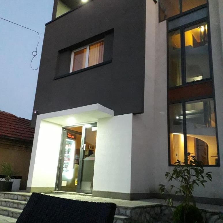 Guest House Vila Salute Ni Exterior foto